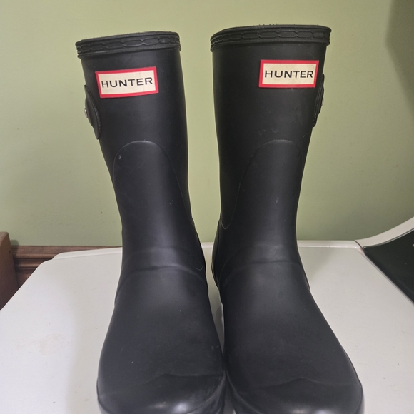 Hunter Black Boots with White Knit Cuffs - Picture 2 of 6